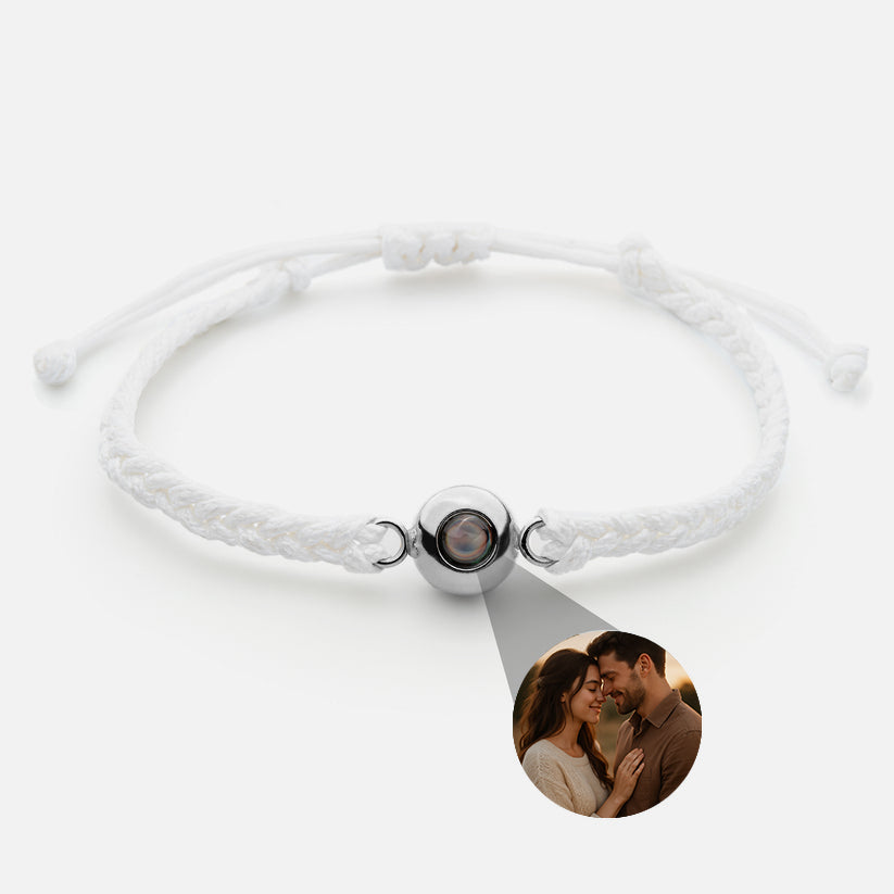 Person trägt Personalisiertes Fotoarmband mit Ihrem eigenen Bild (Test) – Lifestyle-Foto