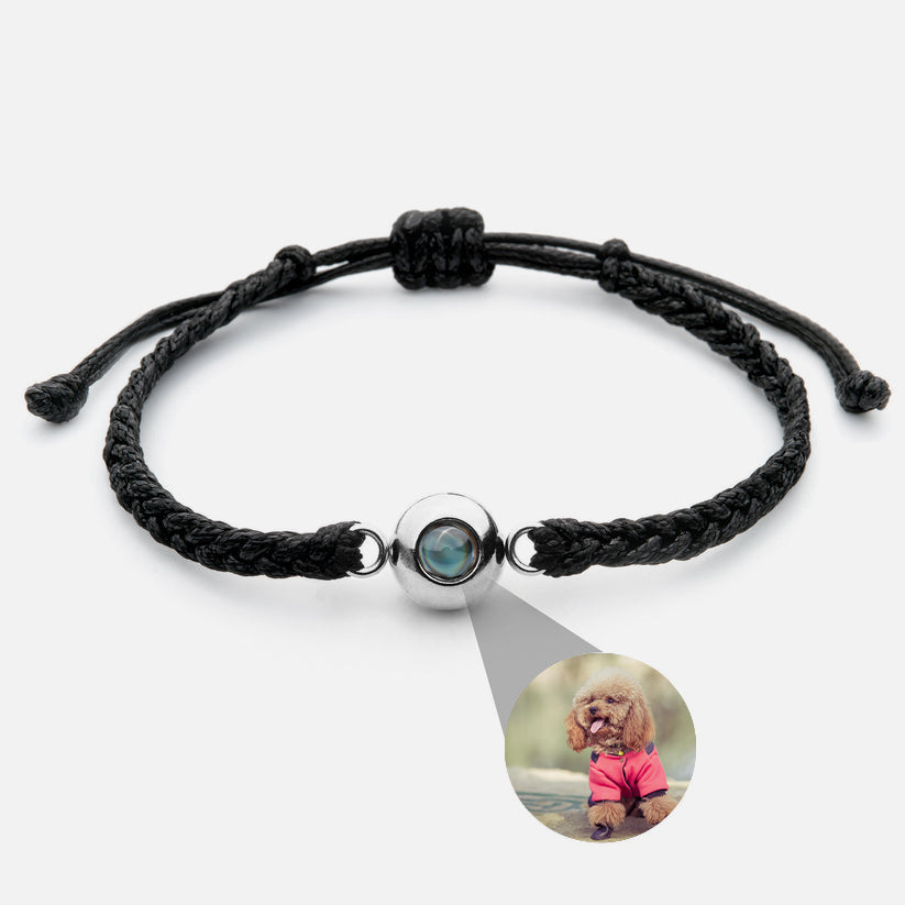 Personalisiertes Fotoarmband mit Ihrem eigenen Bild (Test) auf weißem Hintergrund