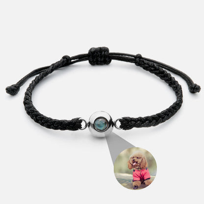 Personalisiertes Fotoarmband mit Ihrem eigenen Bild (Test) auf weißem Hintergrund