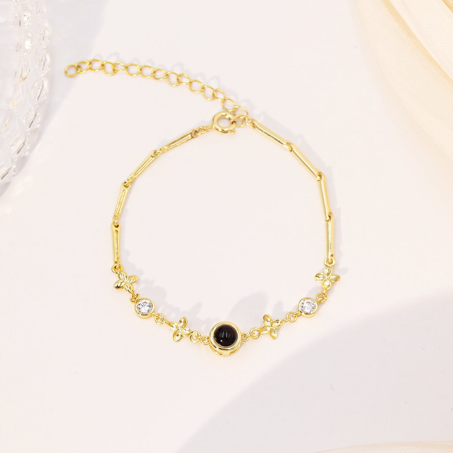 Vierblättriges Kleeblatt-Projektionsarmband