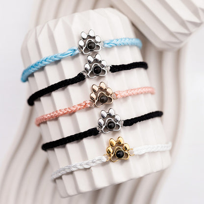 Geflochtenes Hundekralle-Armband mit Foto-Projektion