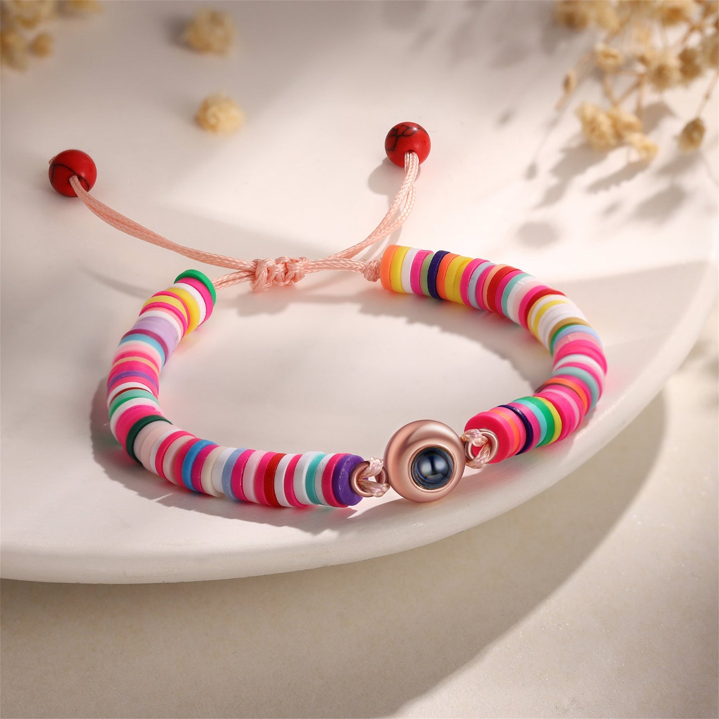 Projektionsarmband mit Anhänger – handgefertigt aus farbigem Polymer